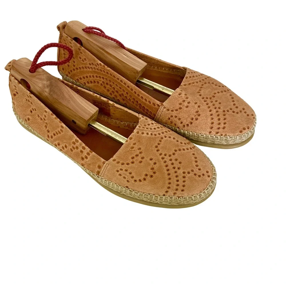 The FLEXX Tan Perforated Suede Espadrille Flats Womens 7.5 Slip On Shoes